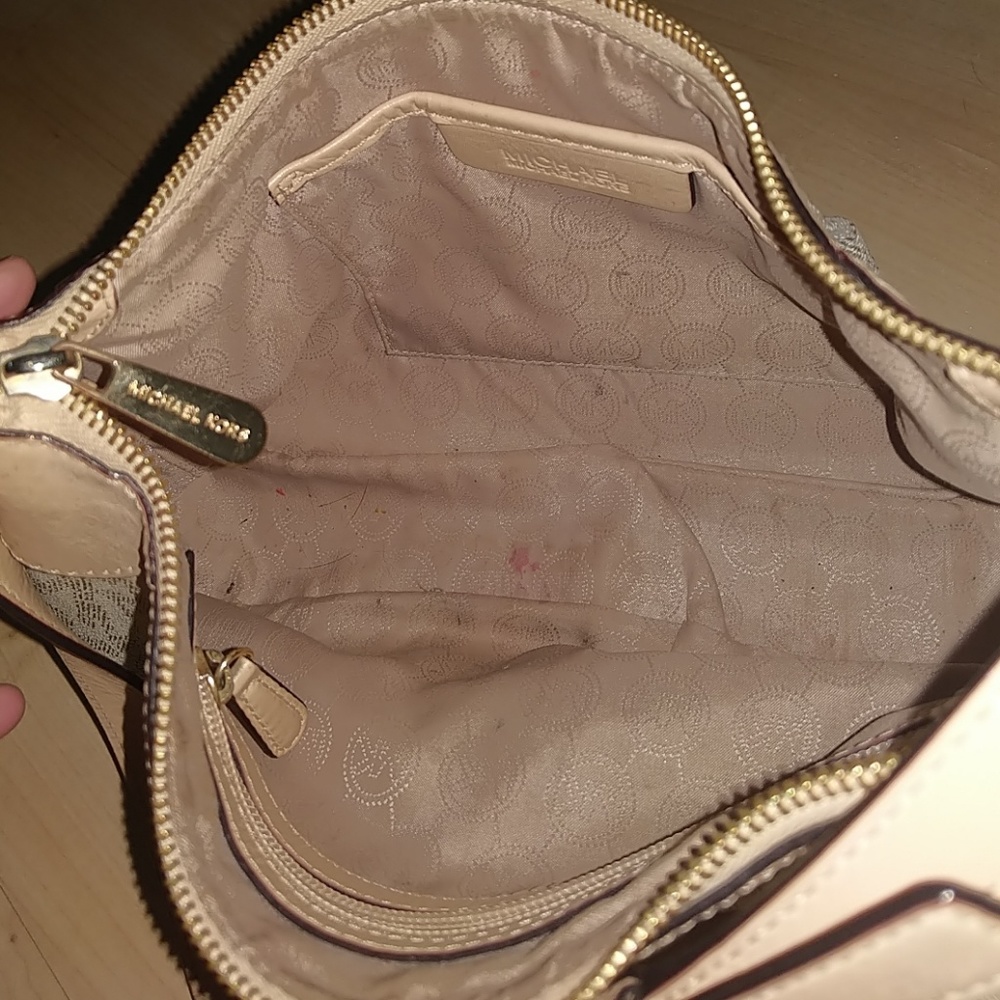 - Michael Kors purse - Picture 5 of 8